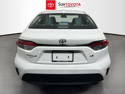Used 2026 Toyota Corolla LE FWD image 5