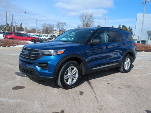 Used 2023 Ford Explorer XLT image 4