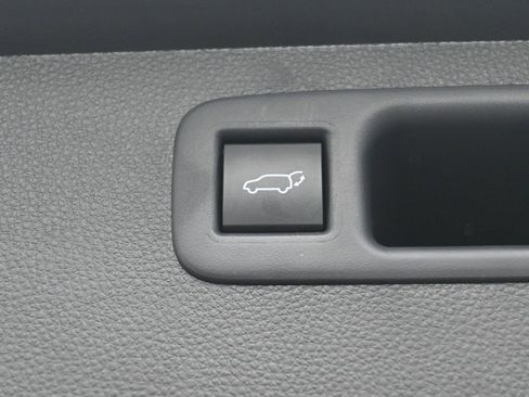Certified 2021 Toyota Highlander XLE image 32