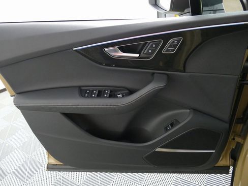 Certified 2025 Audi Q7 2.0T Premium Plus image 10