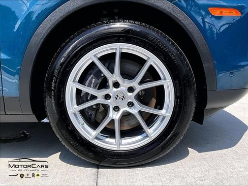 Used 2026 Porsche Cayenne AWD/4WD image 32
