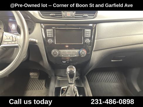 Used 2018 Nissan Rogue S AWD/4WD image 19
