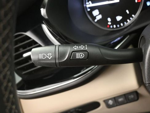 Used 2023 Buick Envision Avenir AWD/4WD image 21