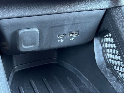 Used 2025 Chevrolet TrailBlazer LT AWD/4WD image 26