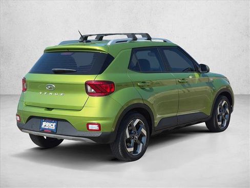 Used 2023 Hyundai Venue SEL FWD image 5