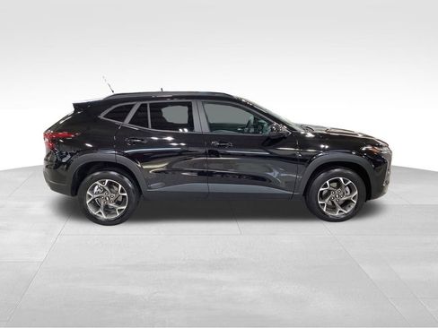 Used 2025 Chevrolet Trax LT w/ Driver Confidence Package image 6