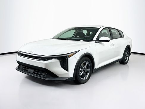 Used 2025 Kia K4 FWD image 3