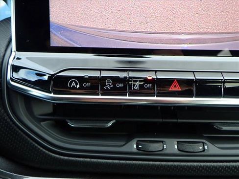 New 2026 Jeep Compass Latitude image 17