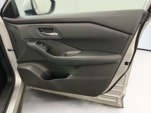 Used 2025 Nissan Rogue SV AWD/4WD image 33