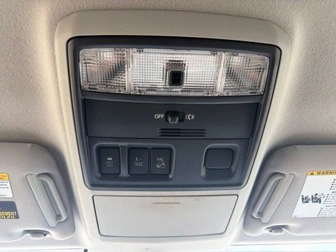 Used 2018 Toyota 4Runner SR5 AWD/4WD image 30