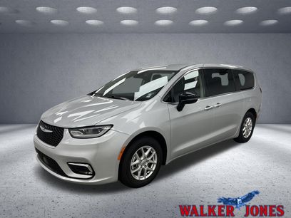 Used 2024 Chrysler Pacifica Touring-L
