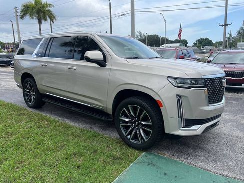 Used 2021 Cadillac Escalade ESV Premium Luxury w/ Performance Package AWD/4WD image 4