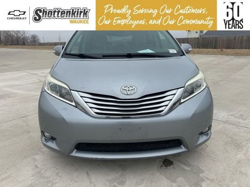 Used 2015 Toyota Sienna Limited image 8