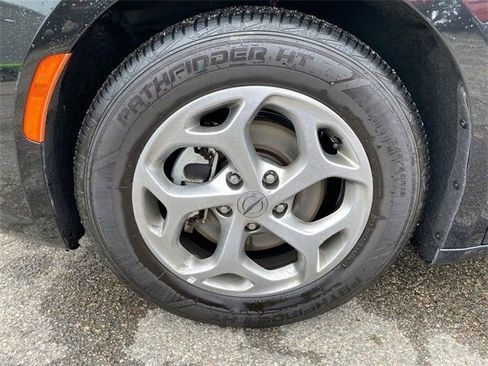 Used 2023 Chrysler Pacifica Limited image 18