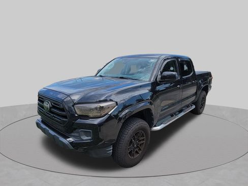 Used 2019 Toyota Tacoma SR w/ Four Season Floor Mat Package AWD/4WD image 2