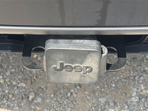 Used 2021 Jeep Cherokee Trailhawk AWD/4WD image 23