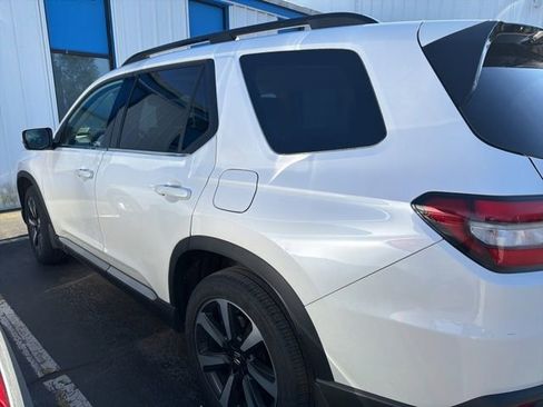 Used 2023 Honda Pilot Touring image 4