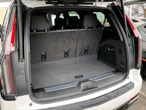 Used 2024 Cadillac Escalade Sport Platinum w/ LPO, ONYX Package image 36