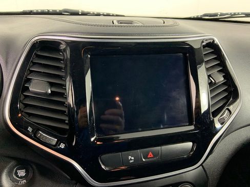 Used 2020 Jeep Cherokee Limited image 12