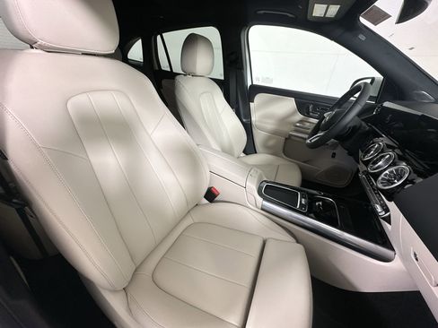 Used 2025 Mercedes-Benz GLA 250 4MATIC image 25