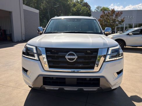 Used 2024 Nissan Armada Platinum w/ Captain's Chairs Package image 8
