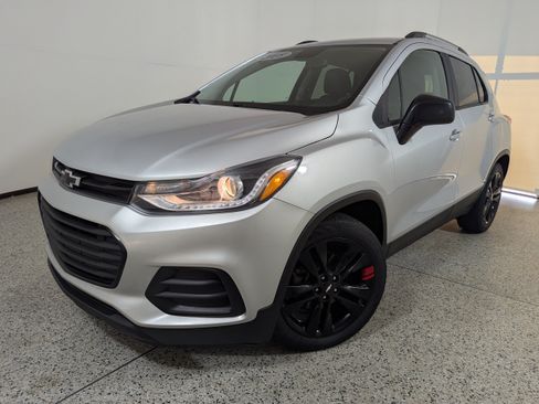 Used 2018 Chevrolet Trax LT w/ Redline Edition FWD image 25