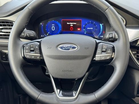 Used 2022 Ford Escape Titanium w/ Class II Trailer Tow Package image 12