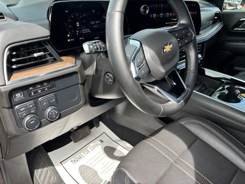 Certified 2025 Chevrolet Suburban High Country AWD/4WD image 14