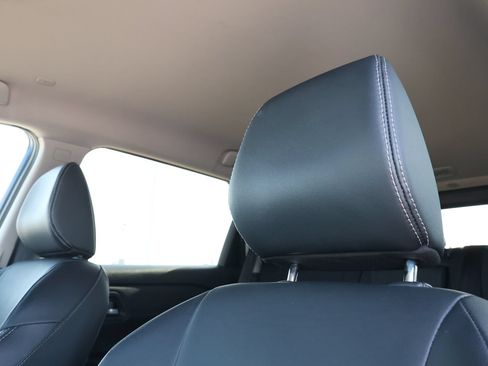 Used 2026 Nissan Rogue SL FWD image 15
