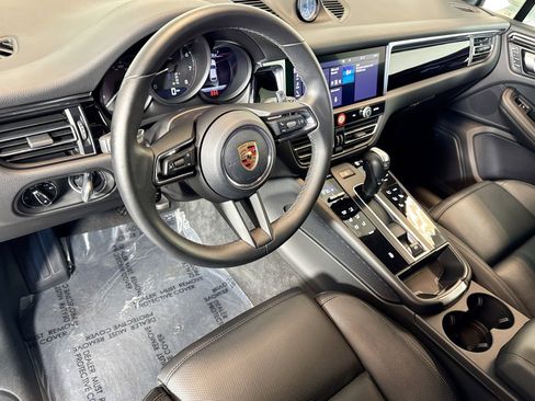 Used 2024 Porsche Macan Turbo image 9
