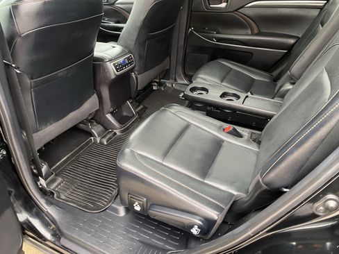 Used 2019 Toyota Highlander Limited Platinum image 14