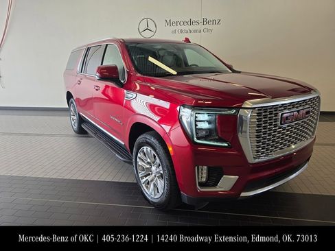 Used 2021 GMC Yukon XL Denali w/ Advanced Technology Package image 3