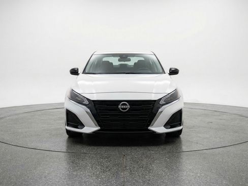 Used 2025 Nissan Altima 2.5 SV image 2