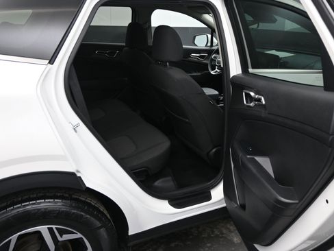 Used 2023 Kia Sportage LX image 12