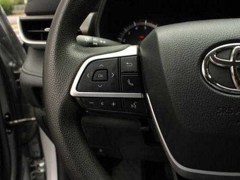 Used 2022 Toyota Highlander L AWD/4WD image 30