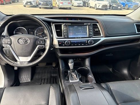 Used 2018 Toyota Highlander Limited FWD image 18