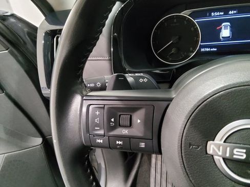 Used 2024 Nissan Pathfinder SV image 23