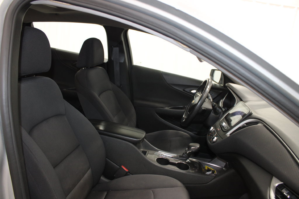 Used 2022 Chevrolet Malibu LT FWD image 23