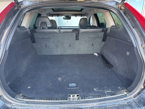 Used 2017 Volvo XC60 T6 Dynamic w/ Preferred Option Package image 9