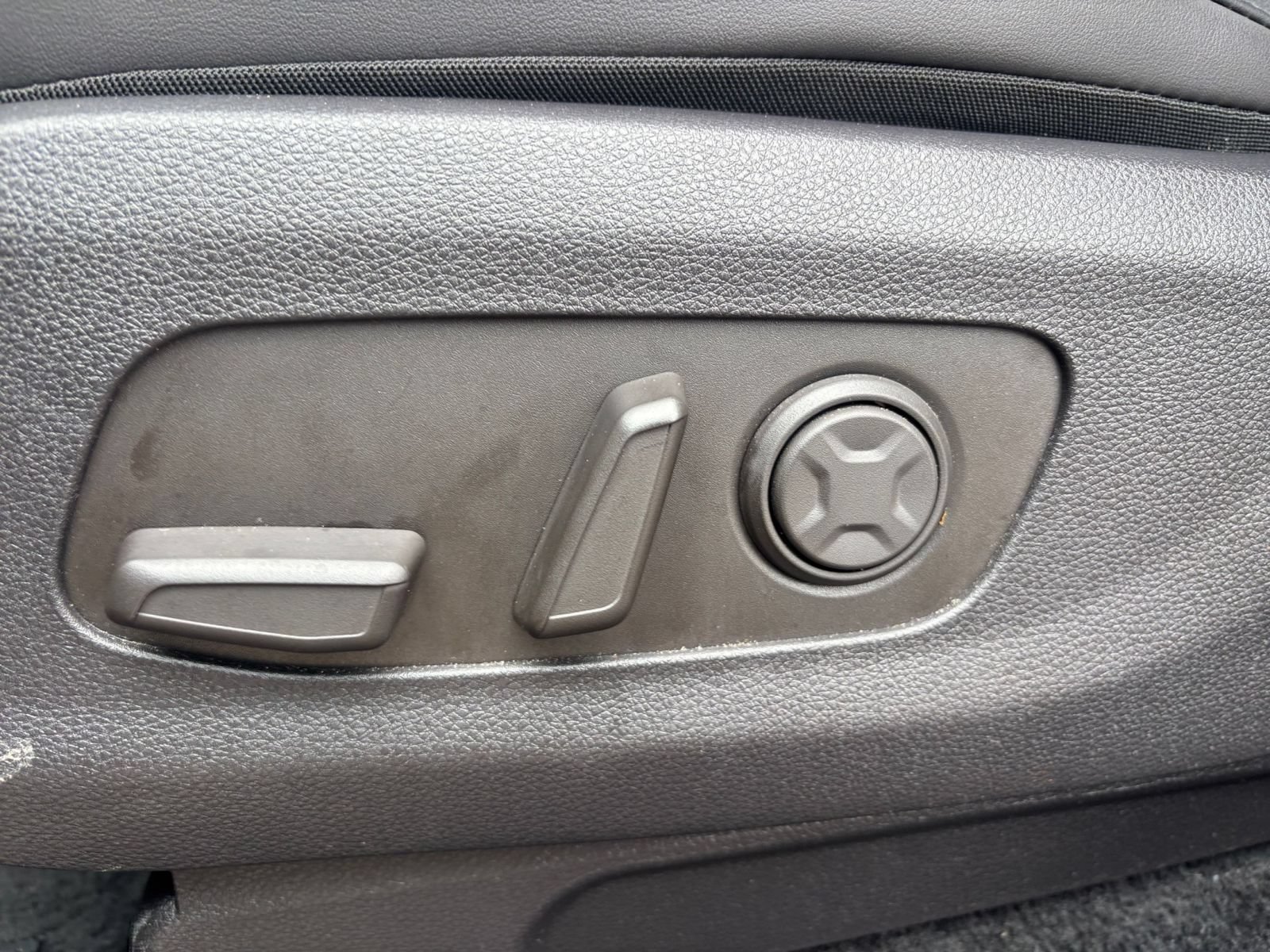 Used 2026 Kia Carnival FWD image 21