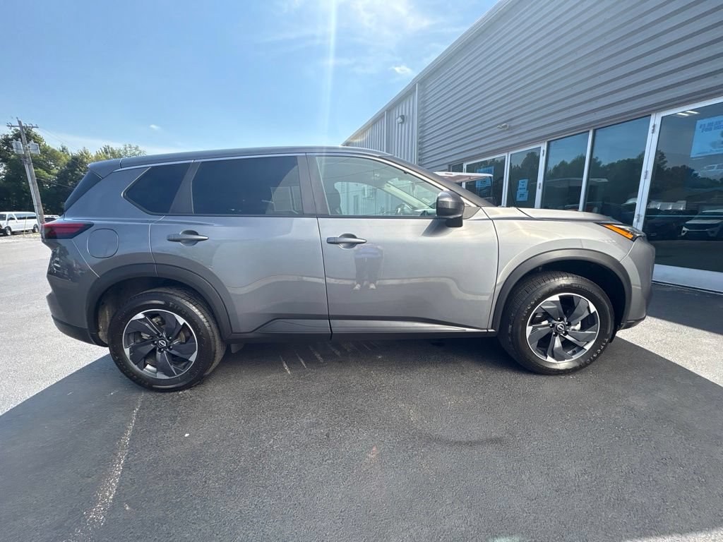 Used 2024 Nissan Rogue SV FWD image 4