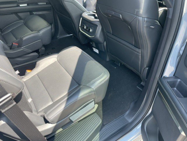 Used 2025 Ford Expedition Platinum w/ Stealth Performance Package AWD/4WD image 9