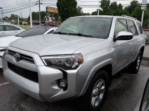 Used 2021 Toyota 4Runner SR5 RWD image 2