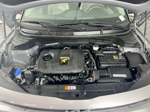 Used 2025 Kia Soul LX w/ LX Technology Package FWD image 31