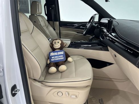 Used 2024 Cadillac Escalade Premium Luxury w/ Performance Package image 28
