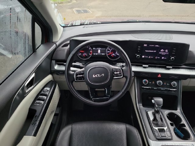 Used 2024 Kia Carnival LX FWD image 10
