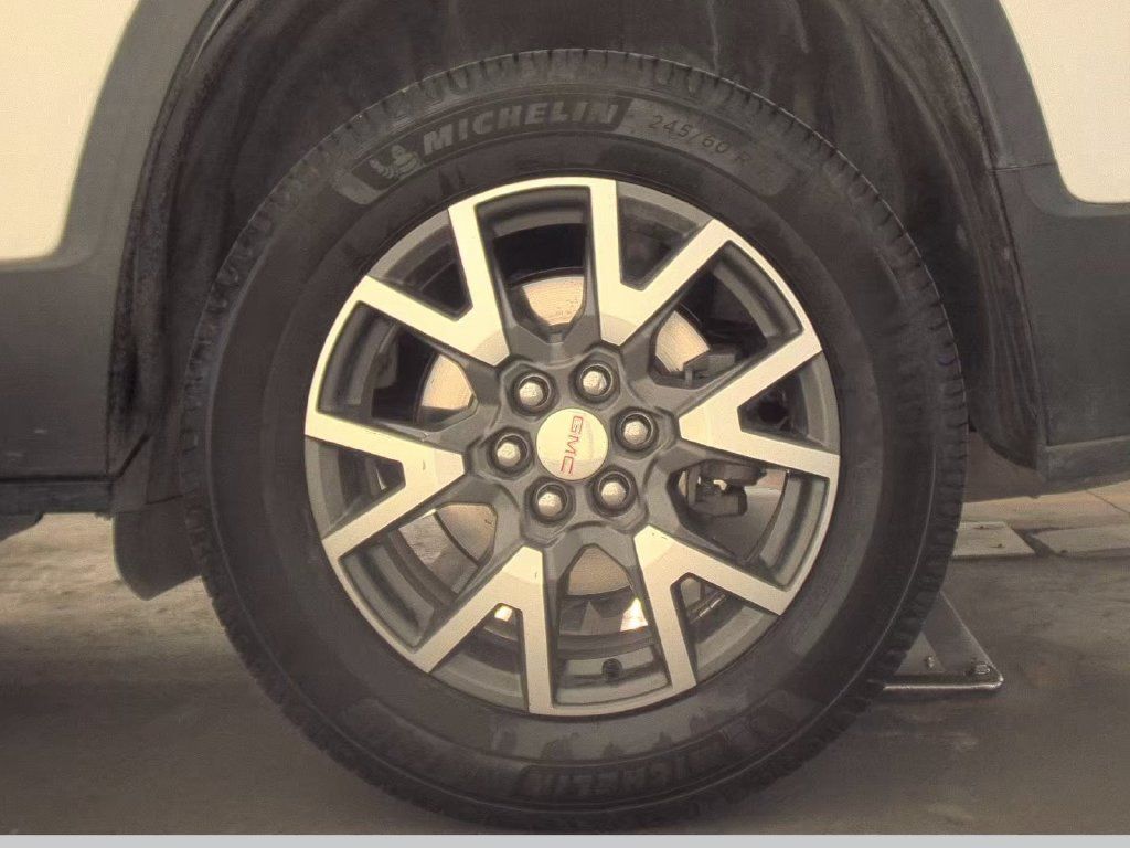 Used 2022 GMC Acadia SLE w/ Driver Convenience Package FWD image 12