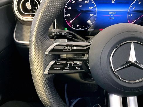 Used 2025 Mercedes-Benz GLC 300 4MATIC image 24