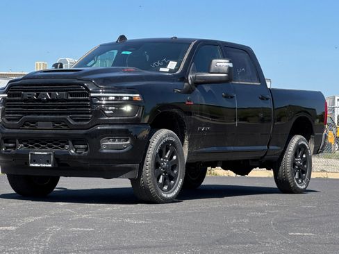 New 2026 RAM 2500 Laramie AWD/4WD image 7
