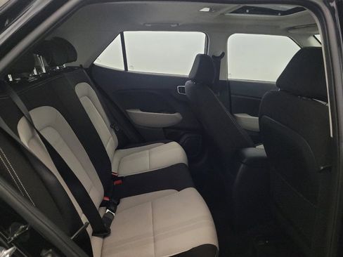 Used 2022 Hyundai Venue SEL FWD image 19